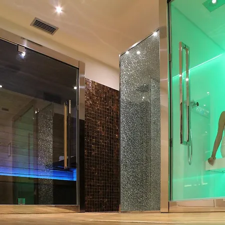 Aquila D'oro מלון 3*