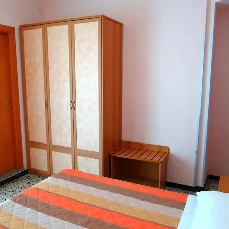 Aquila D'oro מלון 3*