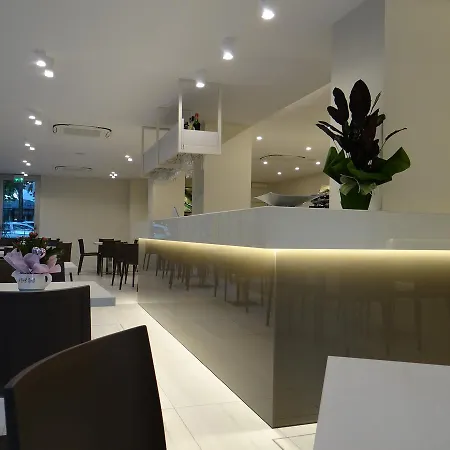 Aquila D'oro מלון מיסאנו אדריאטיקו